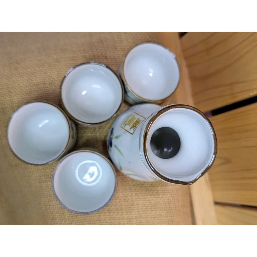 Japanese Tea/Saki Set. Floral  Oriental decoration collectible glassware VTG